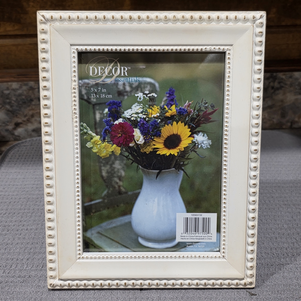 Cream Photo Frame - Picture 2 of 3